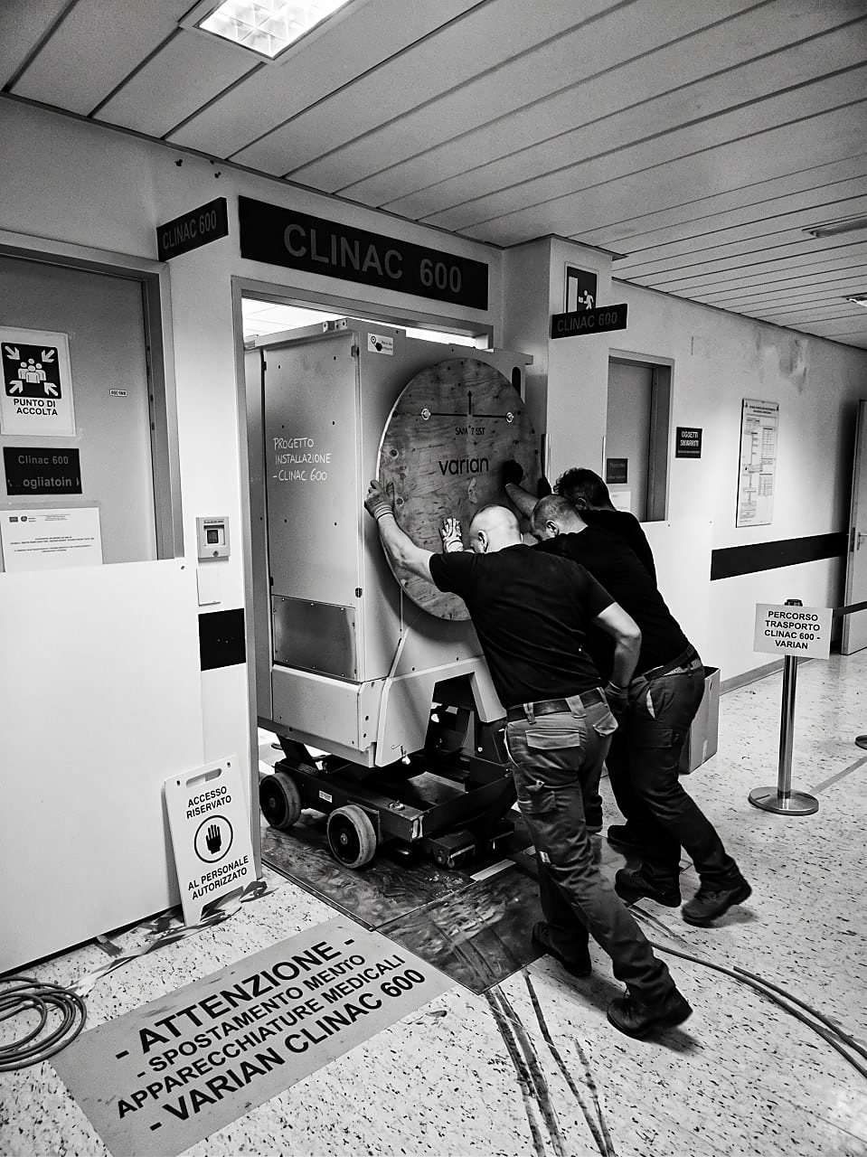 Installazione di un acceleratore lineare Varian Clinac 600